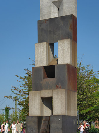 Fotos Statue auf dem Heinrich-Böll-Platz