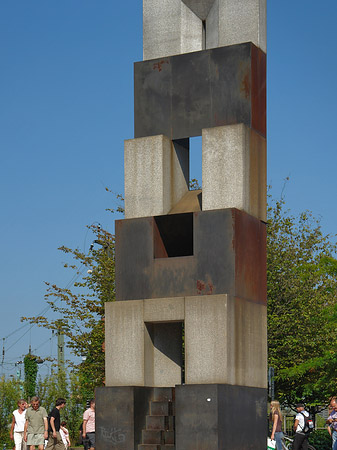 Statue auf dem Heinrich-Böll-Platz