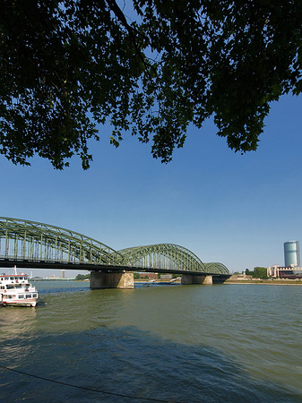 Hohenzollernbrücke reicht ans Kennedyufer