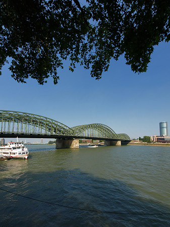 Fotos Hohenzollernbrücke reicht ans Kennedyufer