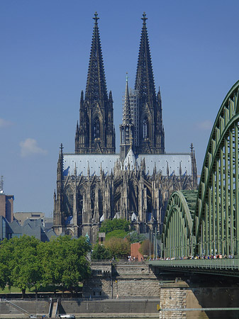 Hohenzollernbrücke beim Kölner Dom Fotos