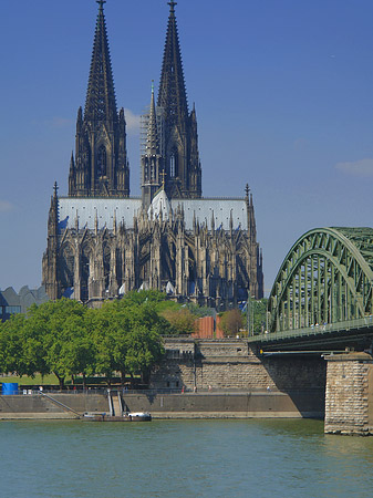 Hohenzollernbrücke beim Kölner Dom Fotos