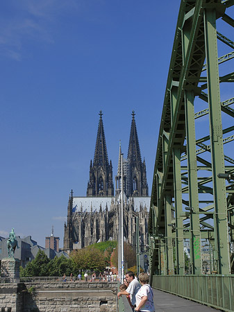 Hohenzollernbrücke beim Kölner Dom Fotos