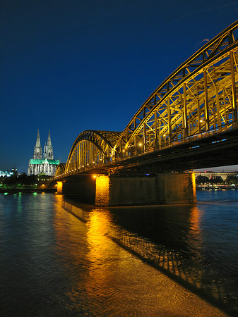 Fotos Kölner Dom hinter der Hohenzollernbrücke | Köln