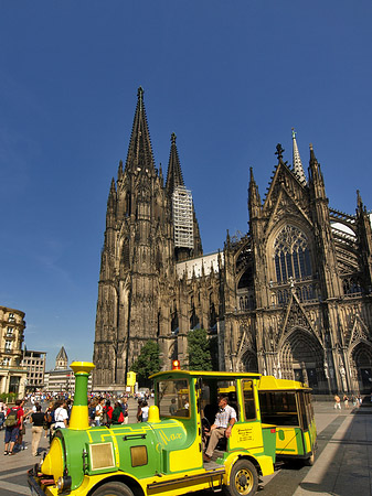 Fotos Bimmelbahn fährt zum Kölner Dom | Köln