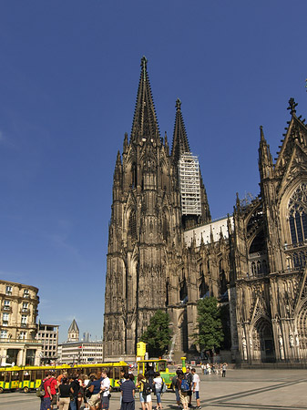 Foto Bimmelbahn fährt zum Kölner Dom - Köln