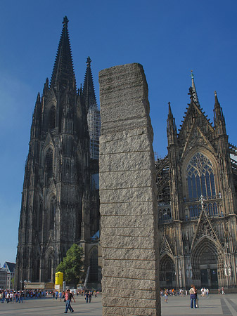 Fotos Säule steht vor Kölner Dom | Köln