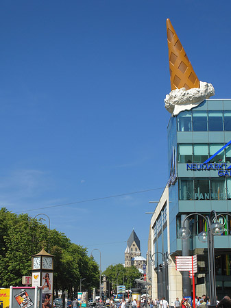 Neumarkt Galerie mit St Aposteln Fotos