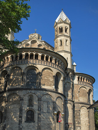 Foto Seitentürme und Westturm der St Aposteln