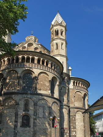 Foto Seitentürme und Westturm der St Aposteln