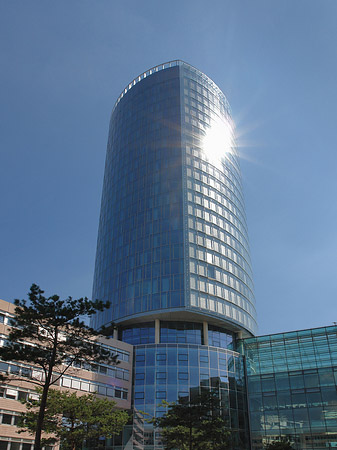 Fotos Triangelturm hinter Häusern | Köln