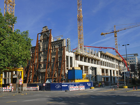 Baustelle auf der Kreuzung Komödienstraße Tunisstraße