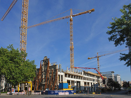 Baustelle auf der Kreuzung Komödienstraße Tunisstraße