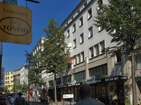 Laeden auf der Breiten Straße Fotos