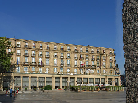 Domhotel mit Säule Foto 