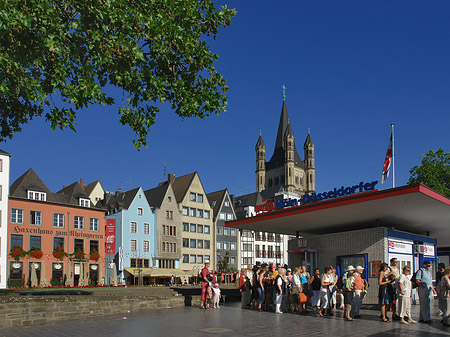 Köln-Düsseldorfer vor Groß St.Martin Foto 