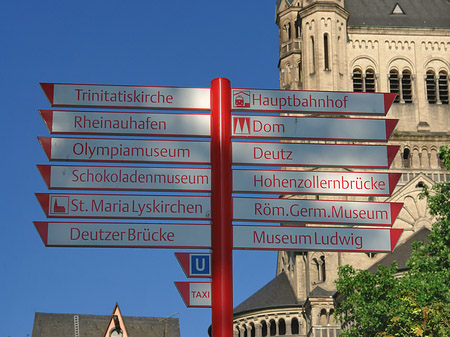 Fotos Schild vor Groß St.Martin | Köln