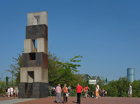 Statue auf dem Heinrich-Böll-Platz Foto 