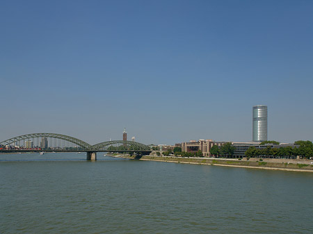 Hohenzollernbrücke reicht ans Kennedyufer