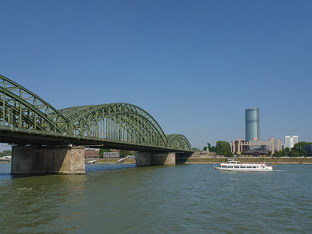 Fotos Hohenzollernbrücke reicht ans Kennedyufer | Köln