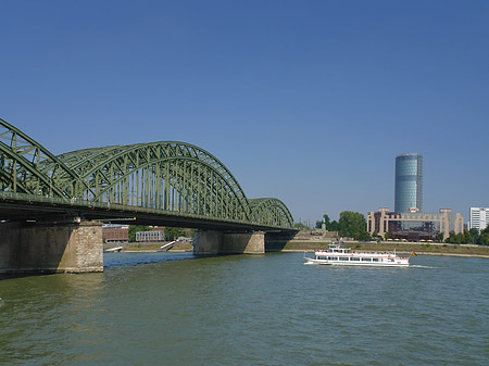 Hohenzollernbrücke reicht ans Kennedyufer Foto 