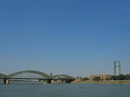 Fotos Hohenzollernbrücke reicht ans Kennedyufer