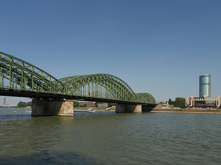 Fotos Hohenzollernbrücke reicht ans Kennedyufer | Köln