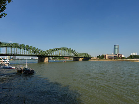 Foto Hohenzollernbrücke reicht ans Kennedyufer - Köln