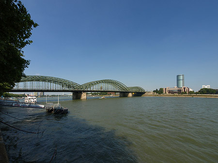 Fotos Hohenzollernbrücke reicht ans Kennedyufer