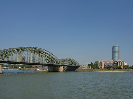 Hohenzollernbrücke reicht ans Kennedyufer Fotos