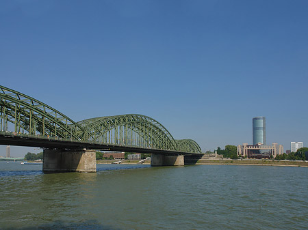 Fotos Hohenzollernbrücke reicht ans Kennedyufer | Köln