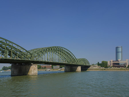 Foto Hohenzollernbrücke reicht ans Kennedyufer - Köln