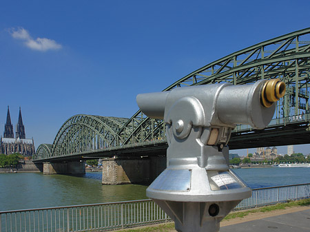 Fotos Fernrohr vor der Hohenzollernbrücke | Köln