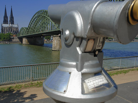 Fotos Fernrohr vor der Hohenzollernbrücke