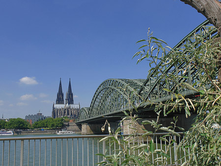 Hohenzollernbrücke am Kölner Dom Fotos