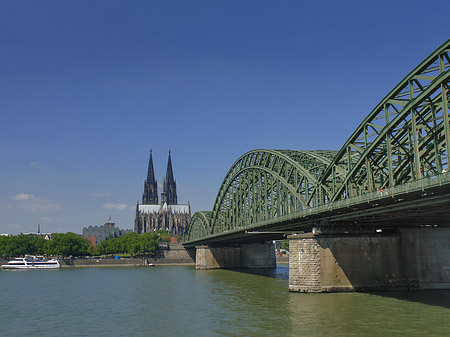 Hohenzollernbrücke am Kölner Dom Fotos