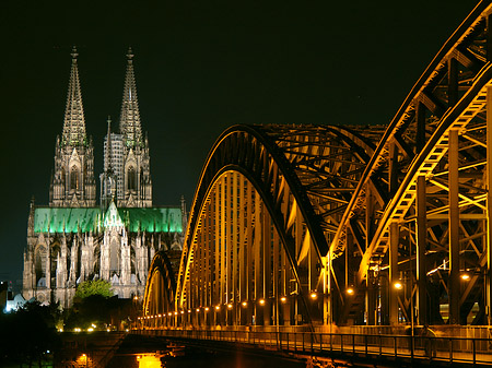 Fotos Kölner Dom hinter der Hohenzollernbrücke | Köln