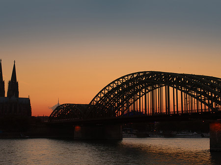 Fotos Kölner Dom hinter der Hohenzollernbrücke | Köln