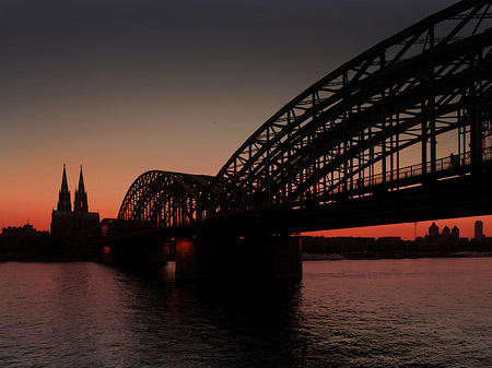 Fotos Kölner Dom hinter der Hohenzollernbrücke | Köln