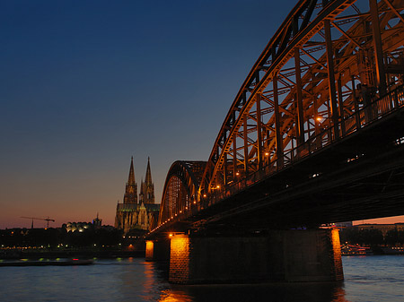 Fotos Kölner Dom hinter der Hohenzollernbrücke | Köln