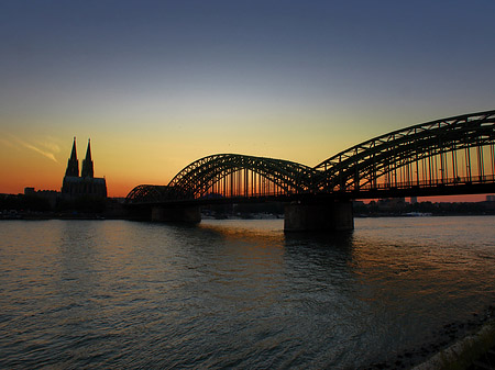 Fotos Kölner Dom hinter der Hohenzollernbrücke | Köln