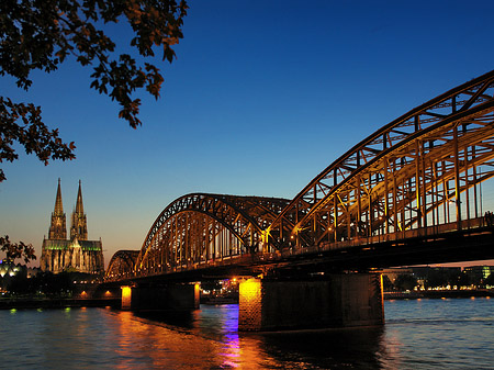 Fotos Kölner Dom hinter der Hohenzollernbrücke | Köln