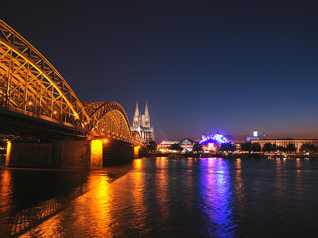 Blick auf musical-dome und Kölner Dom