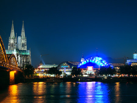 Blick auf musical-dome und Kölner Dom