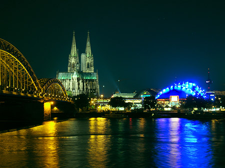 Fotos Blick auf musical-dome und Kölner Dom