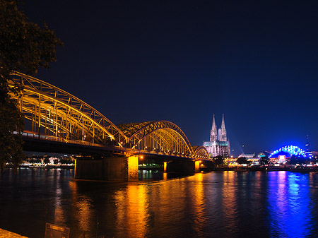 Blick auf musical-dome und Kölner Dom Fotos