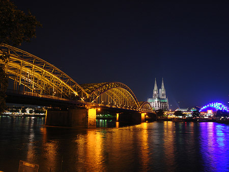 Fotos Blick auf musical-dome und Kölner Dom | Köln