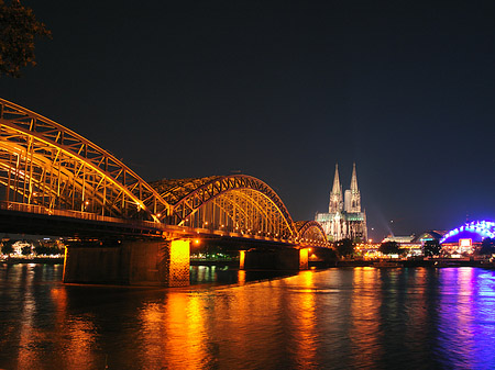 Foto Blick auf musical-dome und Kölner Dom