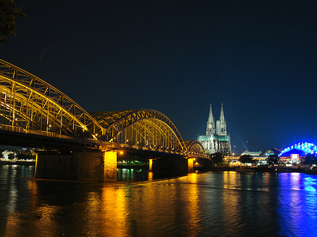 Fotos Blick auf musical-dome und Kölner Dom | Köln