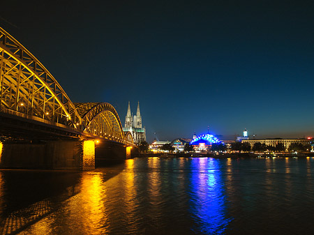 Blick auf musical-dome und Kölner Dom